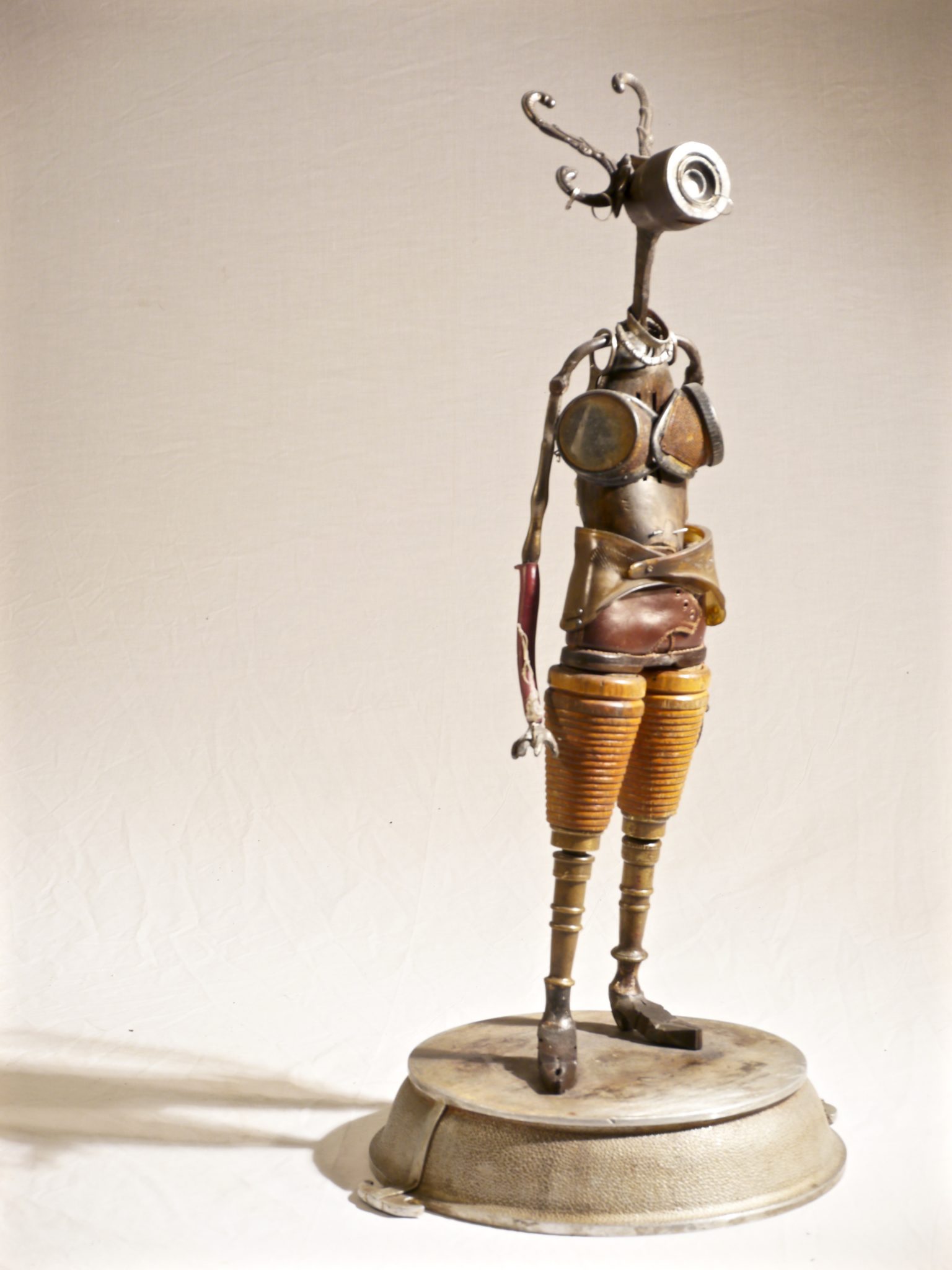 Remi Bergeron-Galerie Roccia Magog-Artiste-Sculpture-Materiaux trouvés